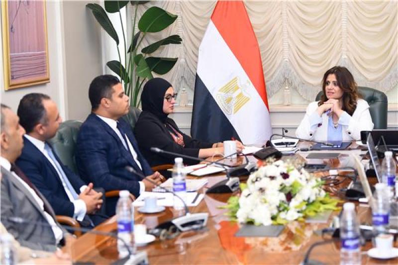 وزيرة الهجرة تلتقي متخصصين في الحلول الرقمية للترويج لمبادرة «اتكلم عربي»