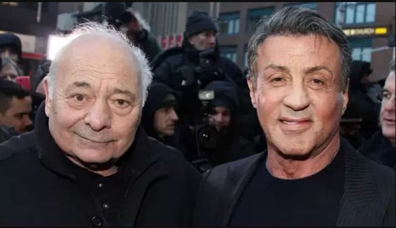 الممثل الأمريكي بيرتيونج 