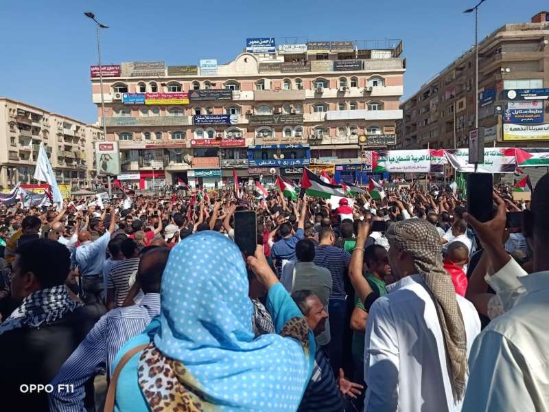 مظاهرات الغضب.. وقفة تضامنية لآلاف المواطنين لدعم الشعب الفلسطيني بميدان الحصري