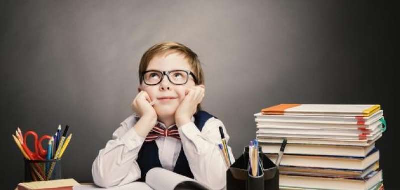 نصائح لتقليل تشتت الانتباه لدى الطفل داخل الفصل وأثناء المذاكرة