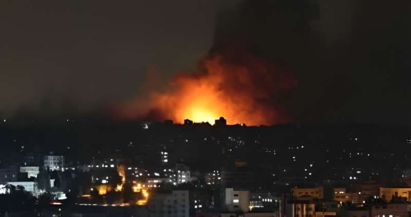 طيران الاحتلال الإسرائيلى يقصف محيط مدينة درعا جنوب سوريا