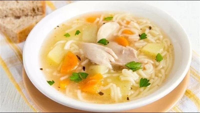 طريقة سهلة وبسيطة لعمل شوربة الدجاج بالخضار من «أنا حوا»