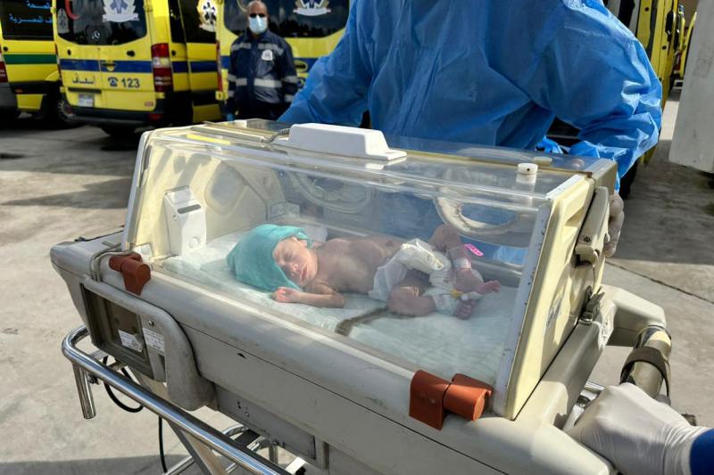 الهلال الأحمر: إجلاء 28 طفلًا من غزة لتلقي العلاج بالمستشفيات المصرية