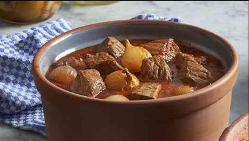أحسن من المطاعم.. طريقة عمل اللحمة بالبصل من ”انا حوا”