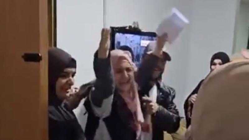 ملك سليمان.. الأسيرة المحررة في أحضان والدتها بعد اعتقال 8 سنوات.. فيديو