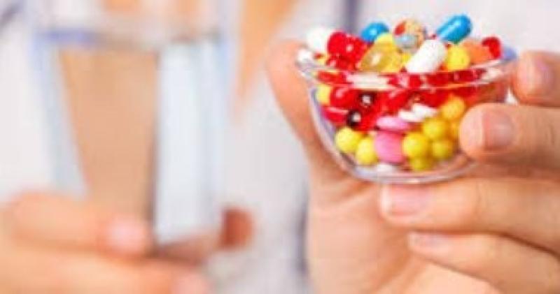 ماذا يحدث فى جسمك عند تخطى موعد المضاد الحيوى؟ استشارى يوضح