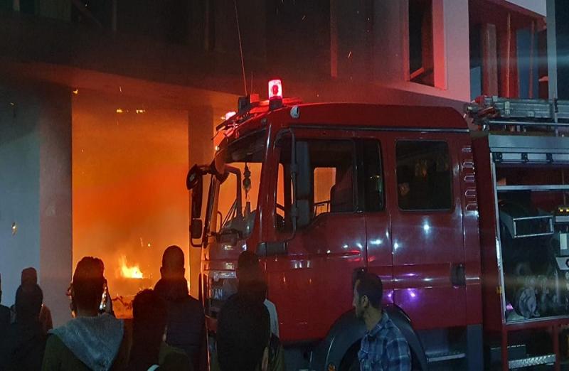 بـ 3 سيارات إطفاء.. إخماد حريق هائل داخل مصنع كراسي بالقاهرة الجديدة
