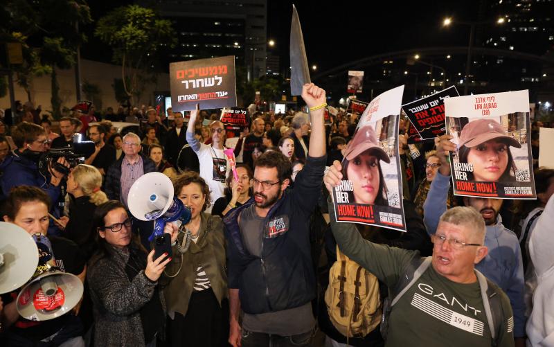 تظاهرات في تل أبيب بعد اعتراف الحكومة الإسرائيلية بقتل 3 رهائن جدد