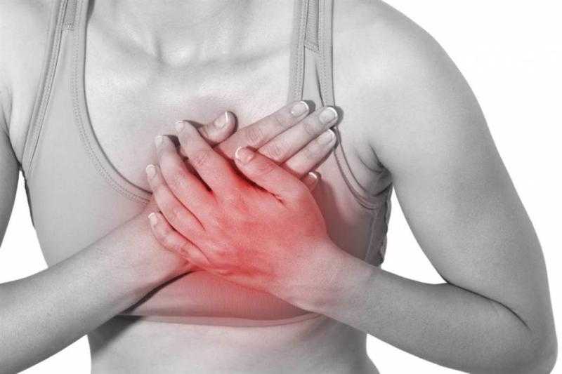 ماذا يُشير ألم الثدي أثناء الدورة الشهرية؟