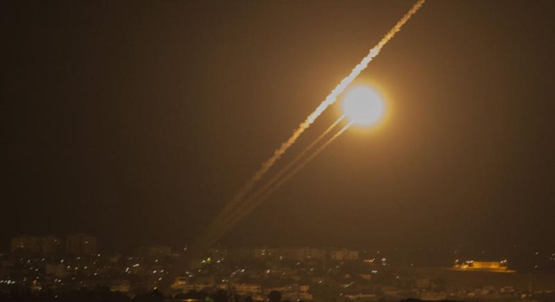 الفصائل الفلسطينية تطلق وابلا من صواريخ ”إم 90“ على تل أبيب