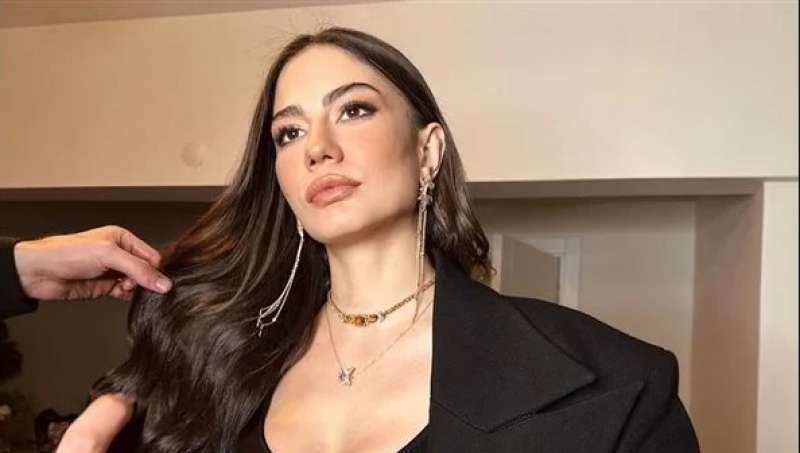 الفنانة ديميت أوزديمير