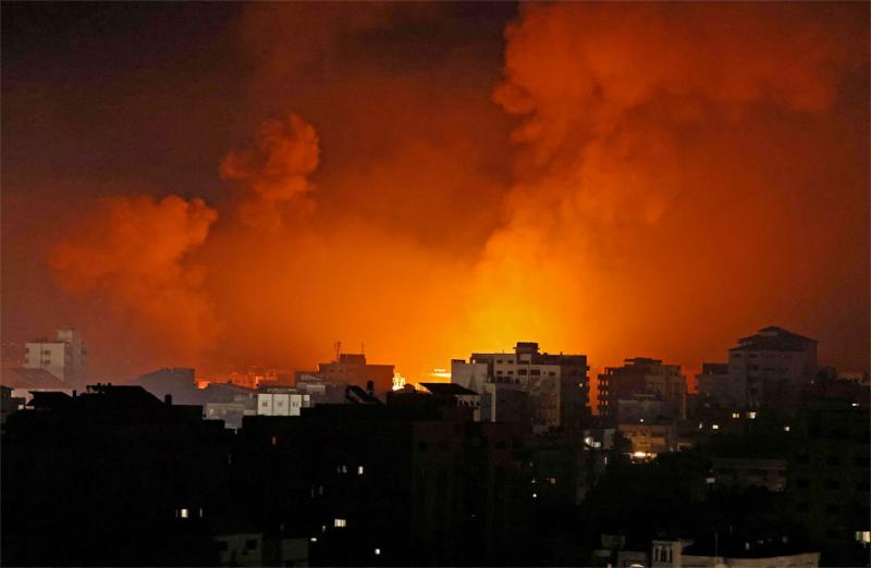 طائرات الاحتلال الإسرائيلي تشن سلسلة غارات مكثفة على جنوب قطاع غزة