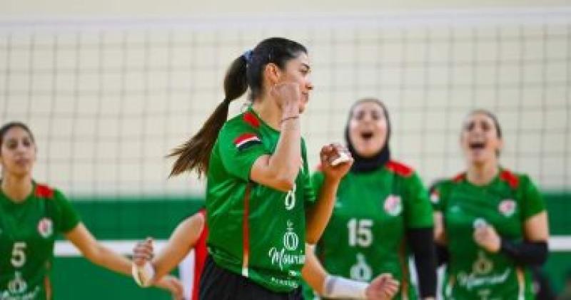 سيدات طائرة سبورتنج