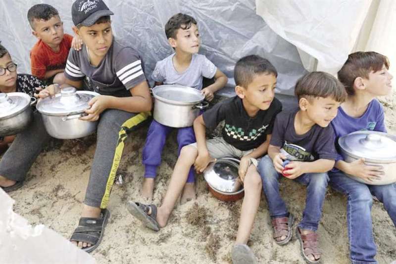 ليس لدينا ما نأكله.. مسيرة لأطفال شمال غزة ضد القصف ونقص الغذاء
