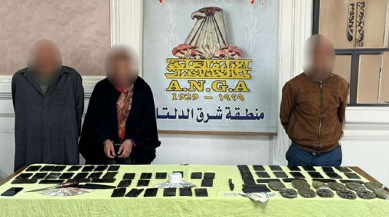 ضبط عنصرين إجراميين وسيدة بالدقهلية
