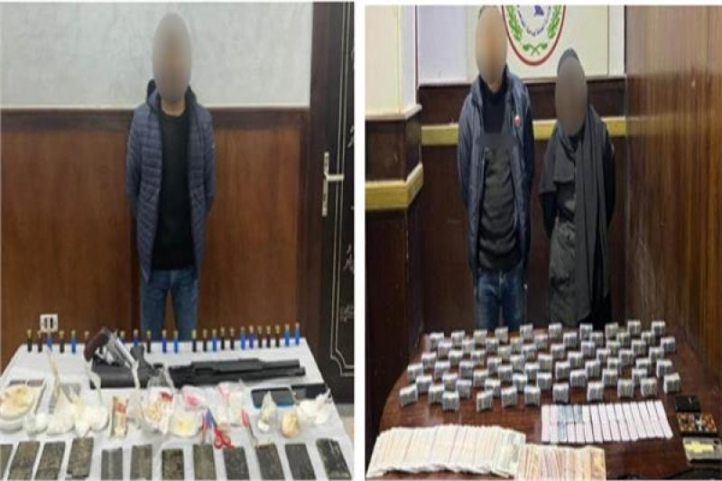 المتهمون وأمامهم المضبوطات