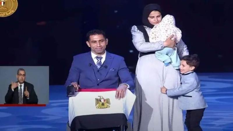 الرقيب أحمد حسني وزوجته