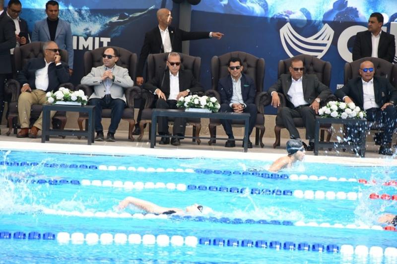 وزير الرياضة يفتتح حمام السباحة الأولمبي في نادى سيتي كلوب ببنها