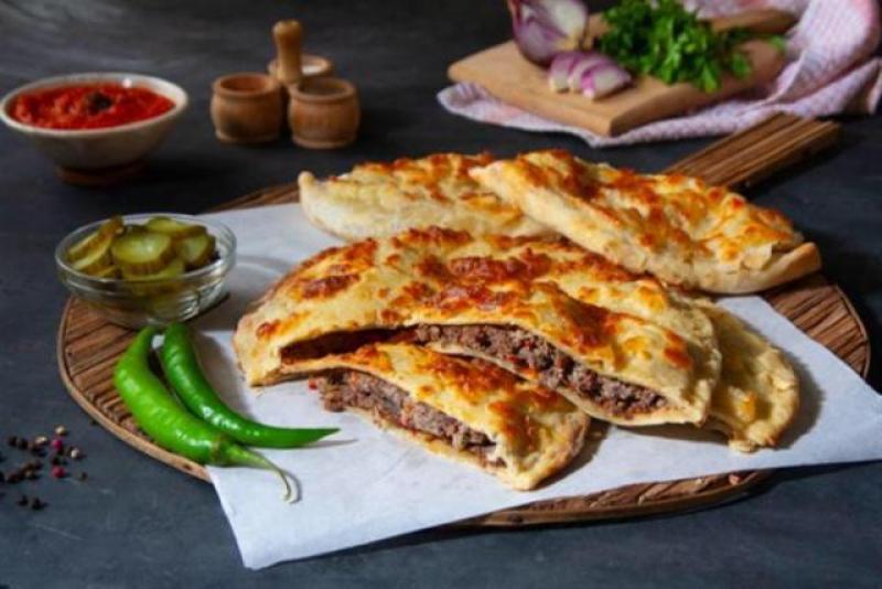 حواوشي مع بطاطس محمرة