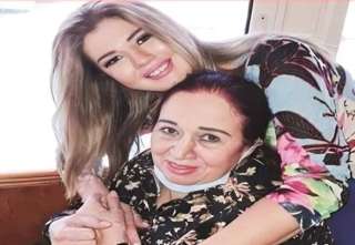رانيا فريد شوقي لـ والدتها: مفتقداكي وماشية أكلم نفسي