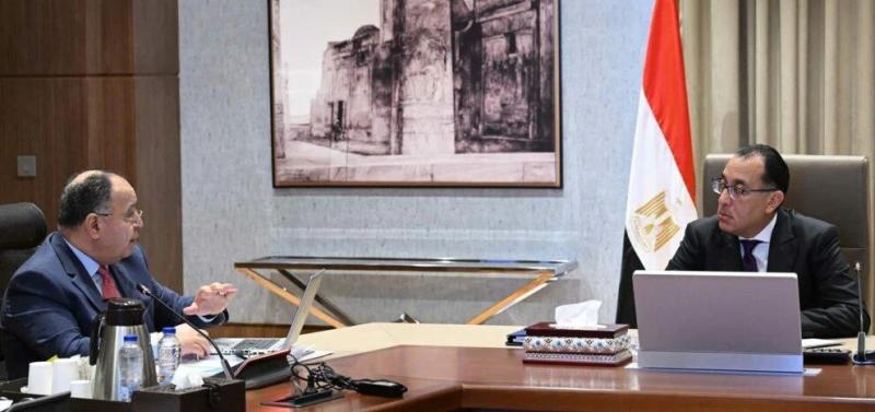 الحكومة تعد وثيقة جديدة بشأن ضرائب الدخل والقيمة المضافة