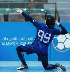 بطريقة مثيرة.. لاعبة الهمة السعودي تحتفل بهدفها في الرياض