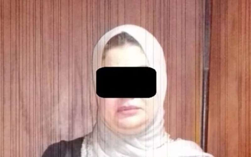 مستريحة مستحضرات التجميل