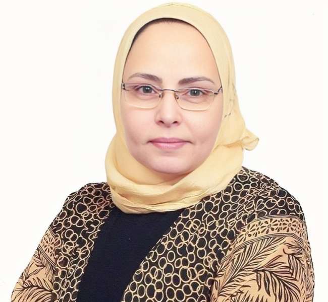 الإعلامية فاطمة عمر