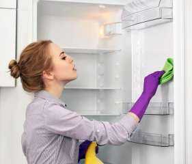 لربات البيوت.. سر الخلطة العجيبة لتنظيف الثلاجة من الروائح الكريهة والبقع الصعبة