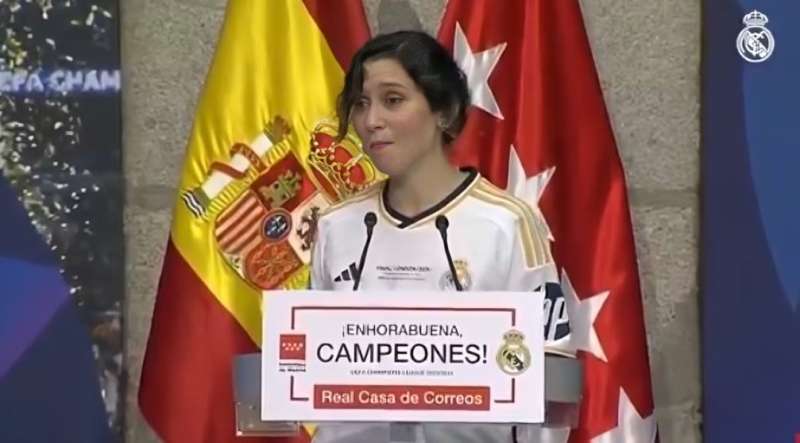 رئيسة حكومة مدريد فى احتفالية الميرنجى