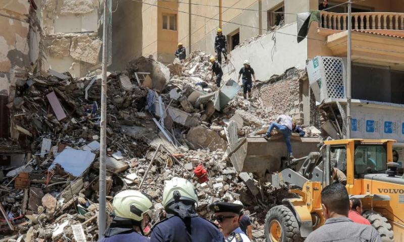 انهيار عقار مأهول بالسكان مكون من 5 طوابق فى الدقهلية