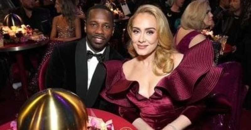 النجمة العالمية أديل