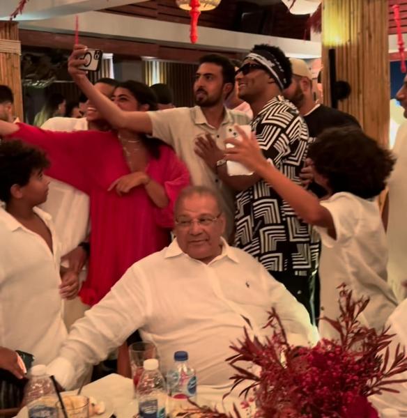 حسن راتب يعود إلى الأضواء.. أول ظهور بعد السجن في حفل بالساحل الشمالي