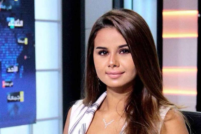 الفنانة منة عرفة