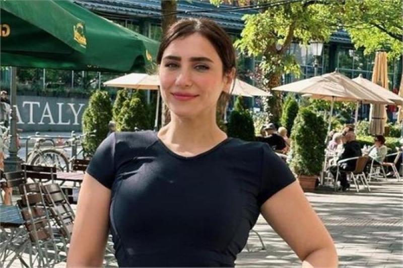 الفنانة هلا السعيد