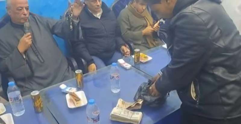 صفع سيدة على وجهها.. لجنة عرفية تلزم شابا بالاعتذار ودفع 100 ألف جنيه