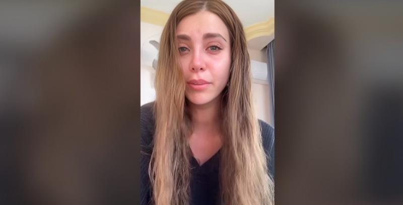 فنانة سورية تستغـ،ـيث فجرًا من اقتـ،ـحام التكـ،ـفيريين لمنزلها