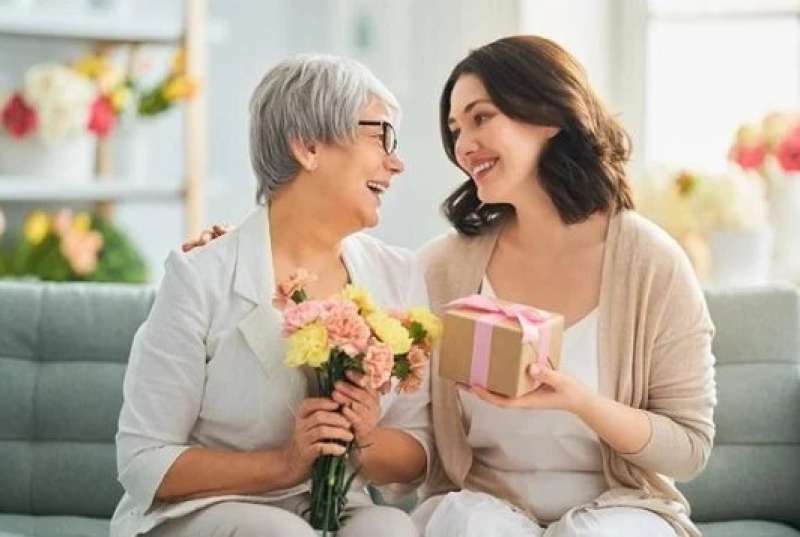 الاحتفال بعيد الأم