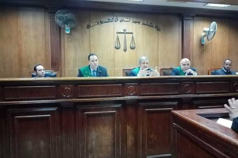 مأس،اة في الجيزة.. أب يلقي بابنه مكبلًا في المصرف بعد تخديره
