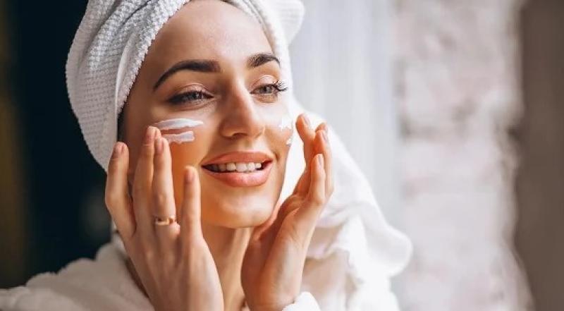 7 عادات صحية للحصول على بشرة نضرة ومشرقة مثل بشرة الأطفال