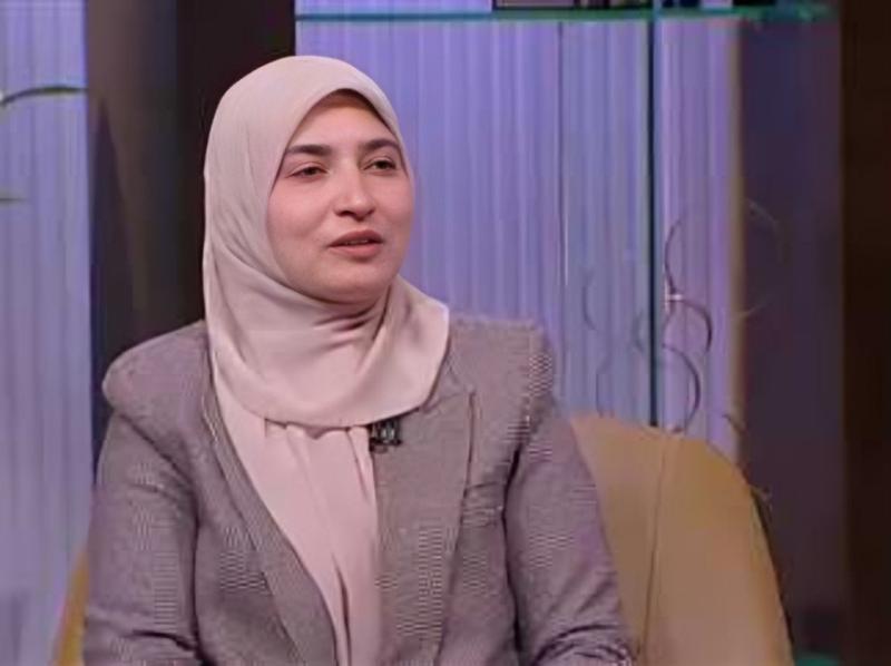 هل يجوز أداء المرأة للصلاة في منزلها مرتديةً بنطالًا؟.. أزهرية تُجيب