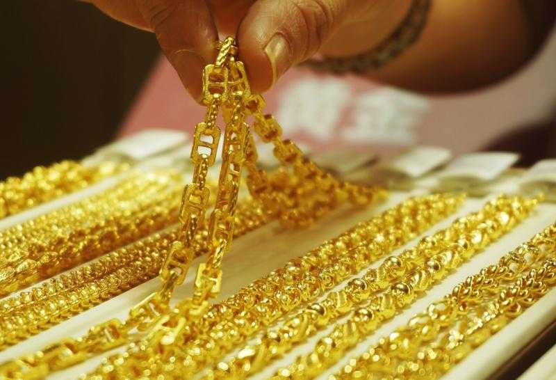 الذهب يترقب العالم، أسعار جديدة تتأرجح مع رياح السوق في مصر