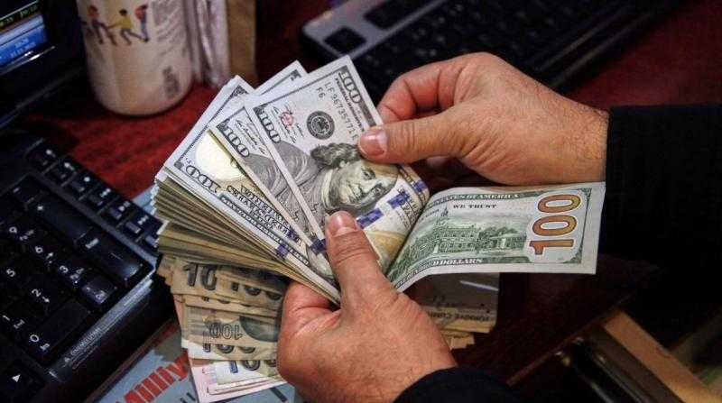 الدولار يحافظ على استقراره، أسعار موحدة في البنوك المصرية اليوم الأحد