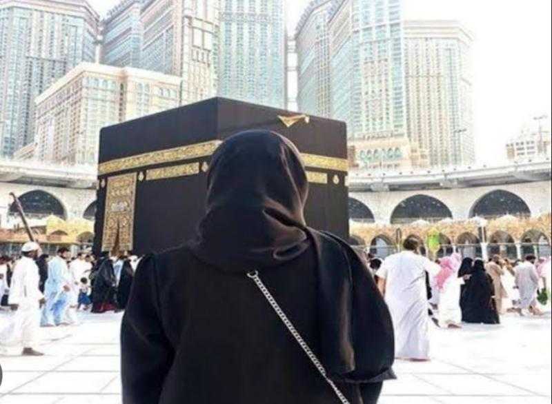 الأزهر يوضح آداب طواف المرأة ويؤكد أولوية الطهارة والسلامة