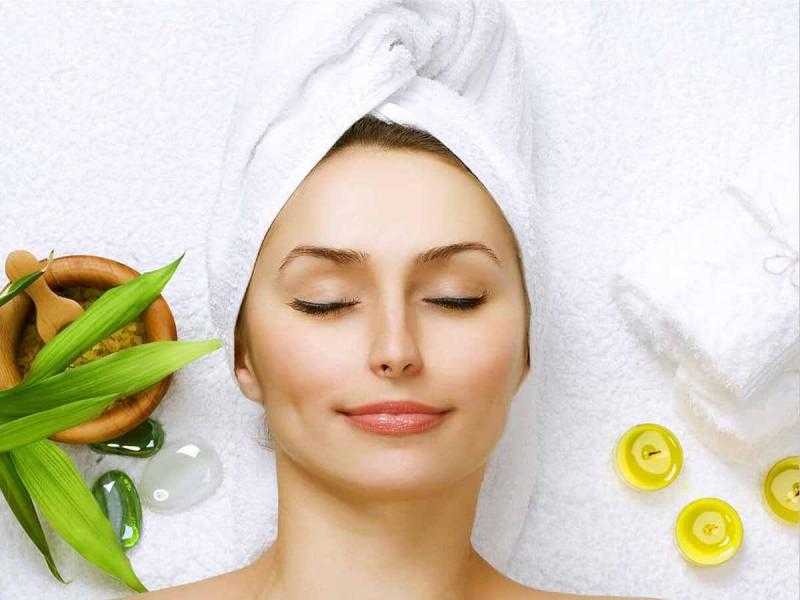 تألقي ببشرة نضرة وشعر صحي في الربيع.. 3 وصفات طبيعية فعالة وسهلة التحضير