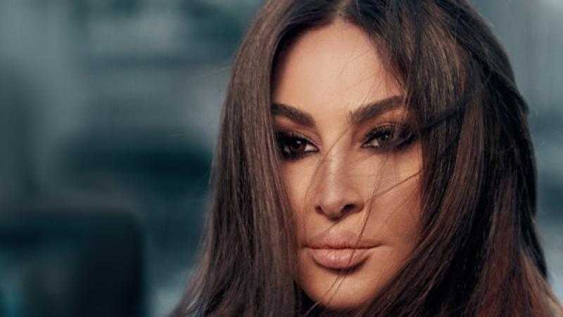 إبداع إليسا يبهر ألمانيا.. إطلالة ذهبية تحاكي الأنوثة والفن