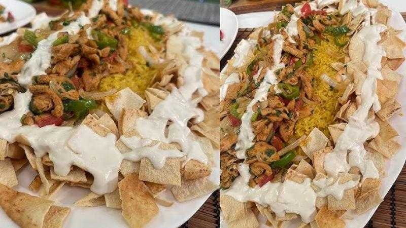 أطباق جديدة بلحن التجديد.. فتة شاورما الدجاج بالأرز الأصفر بأناقة المرأة