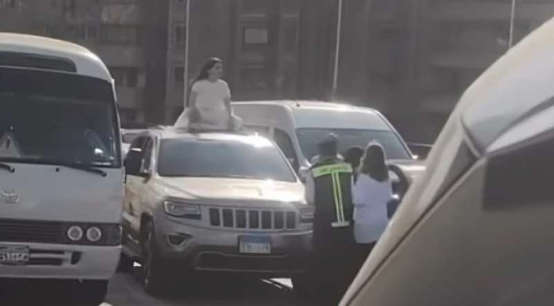 فتاة كوبري أكتوبر