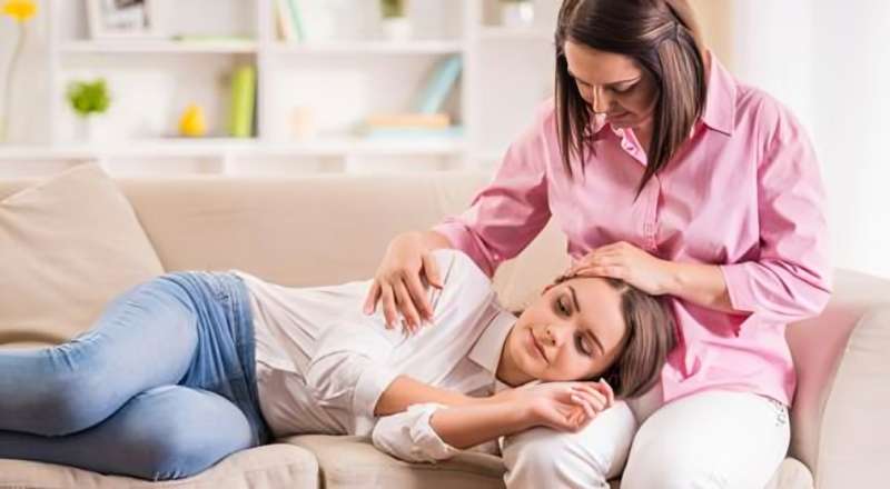كيف تدعمين ابنتك في رحلة البلوغ المبكر؟