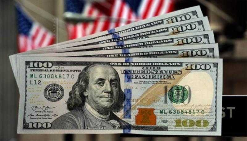 الدولار يحافظ على ثباته أمام الجنيه في البنوك المصرية